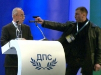 Àòåíòàòúò ñðåùó Àõìåä Äîãàí- ïîêóøåíèå èëè èíñöåíèðîâêà